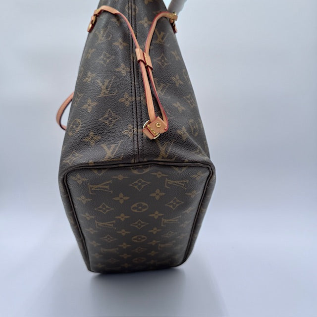 Louis Vuitton Neverfull MM Monogram Canvas Tote