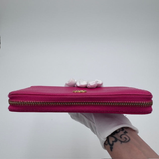 Gucci GG Zip-Around Wallet – Pink Grained Leather