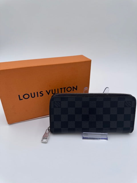 Louis Vuitton Damier Graphite Zippy Wallet – Black Checkered Canvas