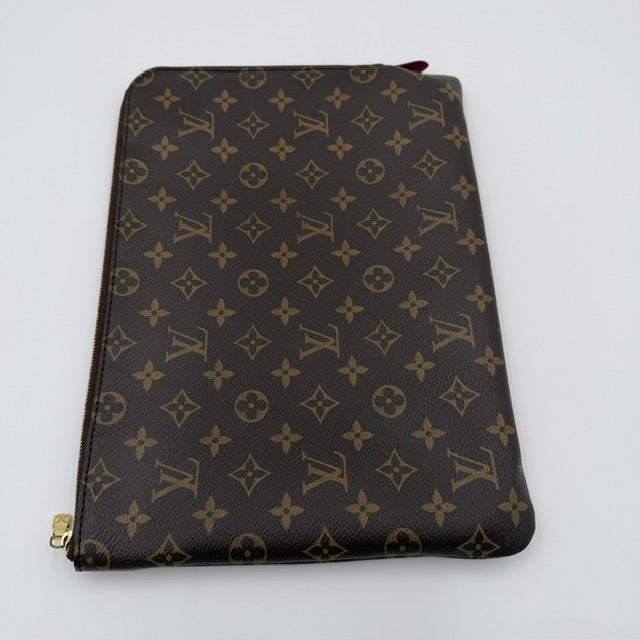 Louis Vuitton Pochette Voyage MM Monogram Canvas Zip Pouch
