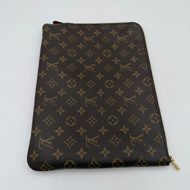 Louis Vuitton Pochette Voyage MM Monogram Canvas Zip Pouch